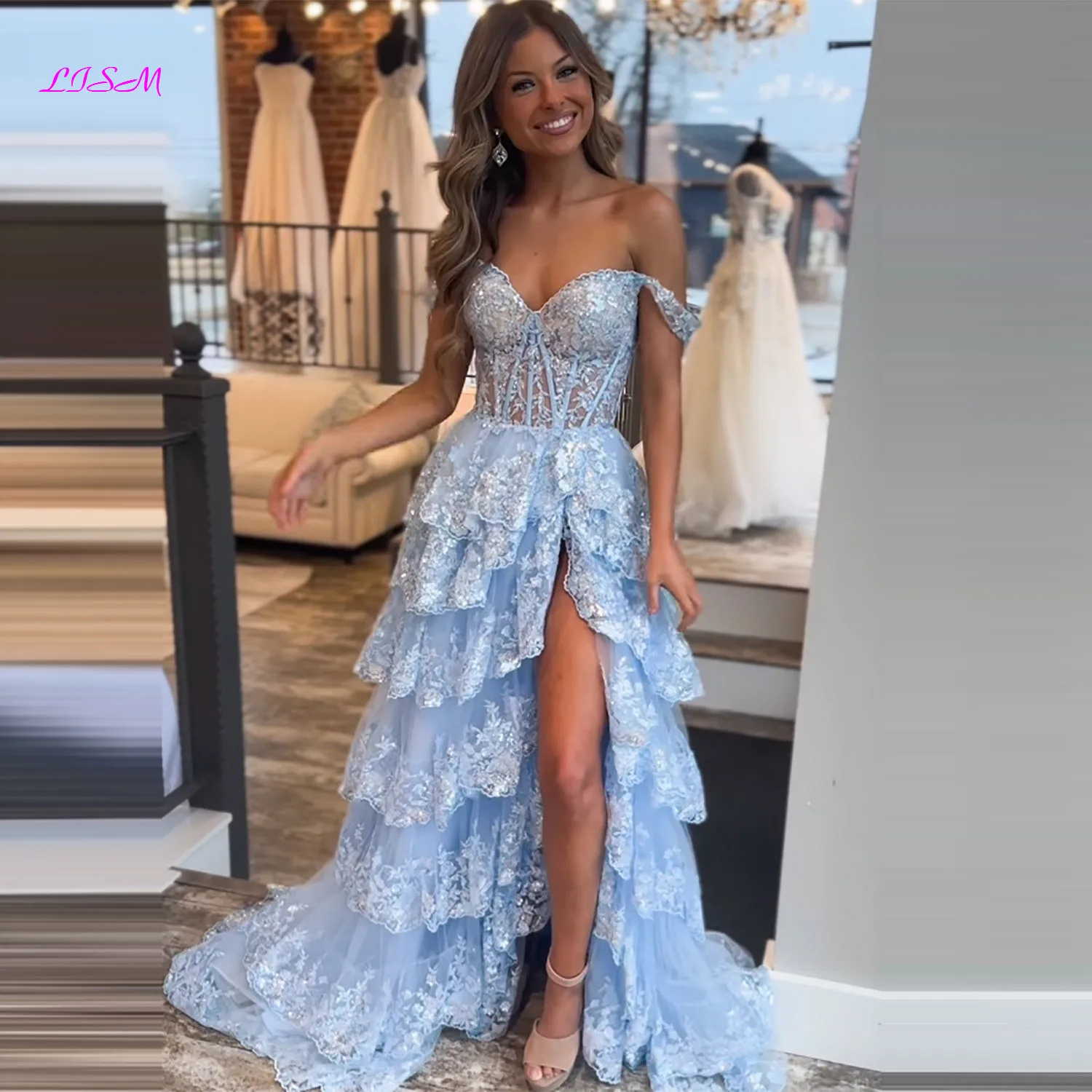 Gaun Prom panjang berjenjang renda biru muda dengan celah gaun malam Tulle tanpa lengan Sweetheart gaun pesta Formal A-Line berkilau