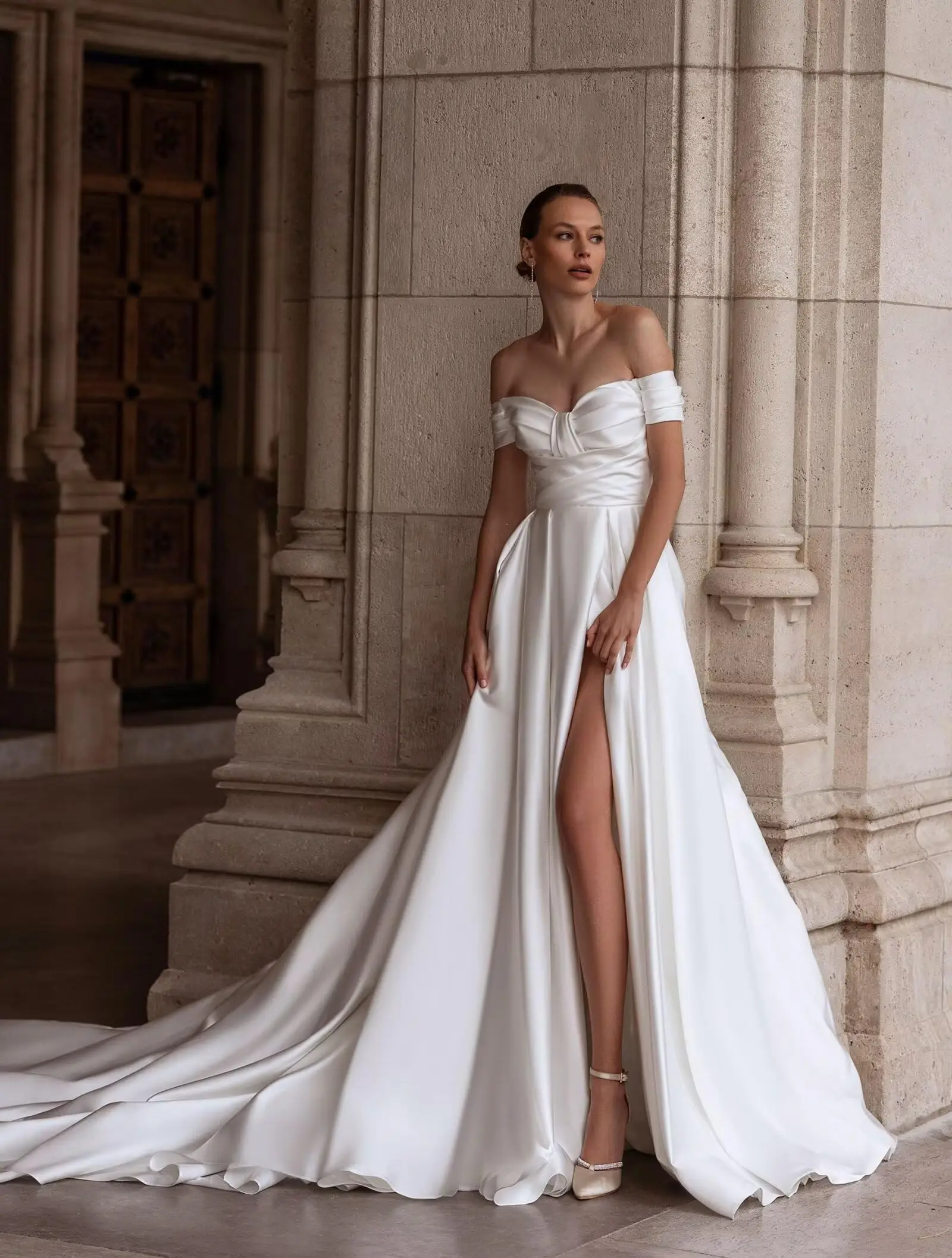 

Satin Wedding Dresses for Bride Off Shoulder A Line Beach Wedding Bridal Ball Gowns for Women