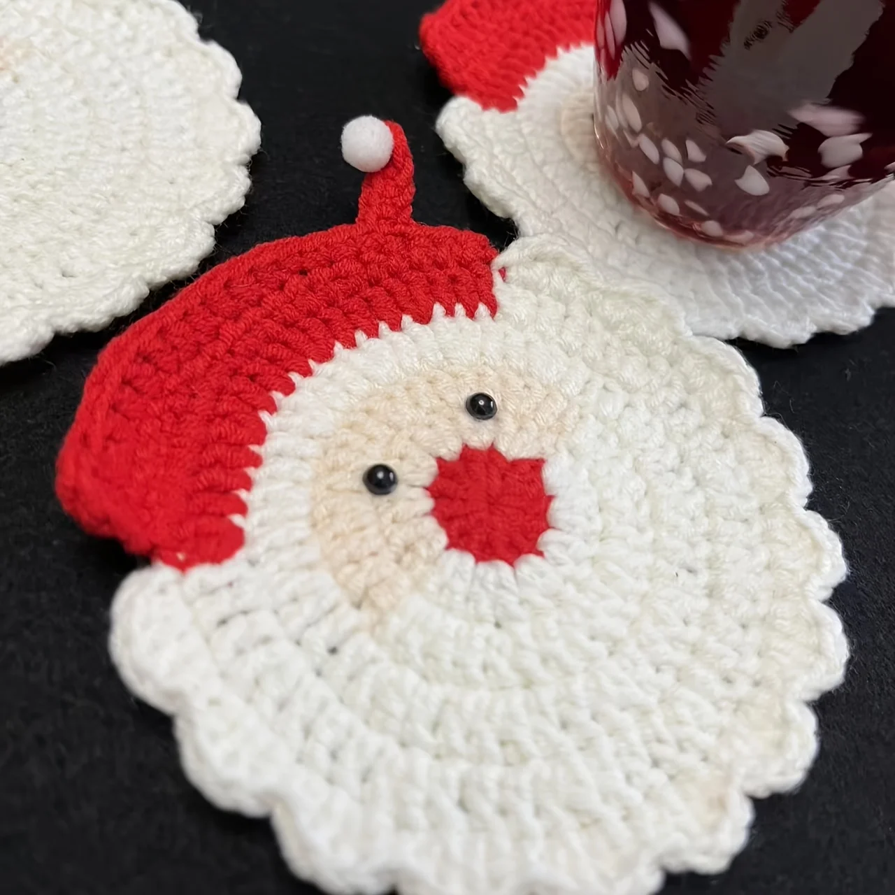 Handmade Crochet Santa Claus Coaster - Festive Red & White Christmas Decor,Drink Coaster for Holiday Table Setting