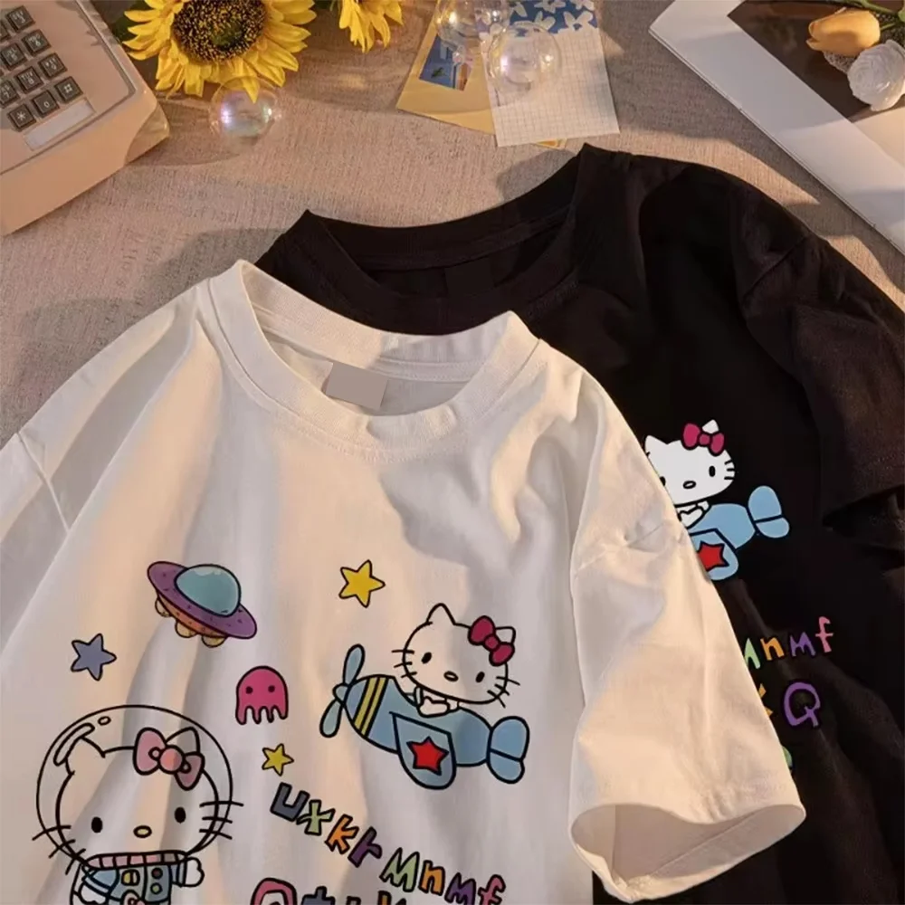 

Hello Kitty Airplane Print Couple's Short-sleeved Comic Casual Outdoor Cotton Round-neck T-shirt Breathable And Loose Clothing