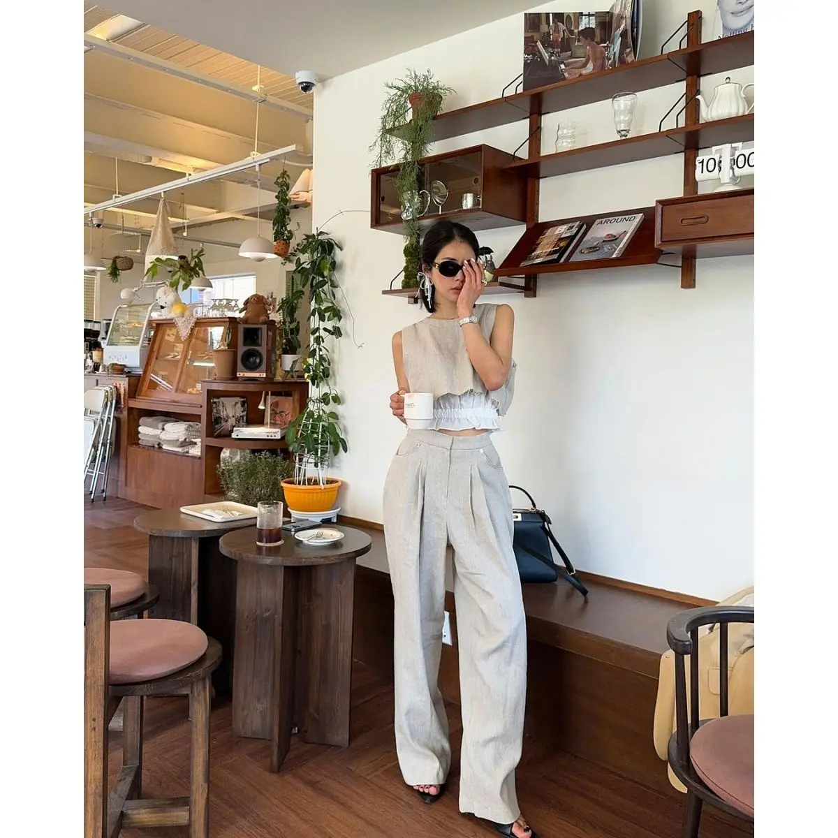 Fashionable Round Neck Sleeveless Top + Trousers Suit