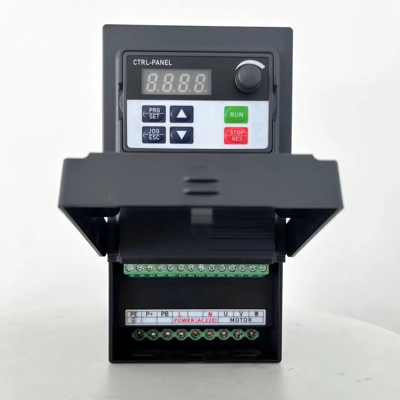 

Верхний привод 10 Vfd для двигателя Солнечный насос Vfd 0,75 кВт 1,5 кВт 2,2 кВт 4 кВт 5,5 кВт 220 В 1-фазный на 3-фазный привод солнечного насоса Vfd