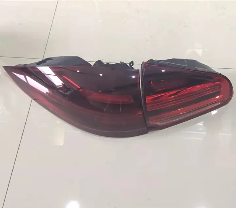 ไฟท้ายอุปกรณ์เสริมรถยนต์ LED สำหรับ Porsche Panamera 2011-2014