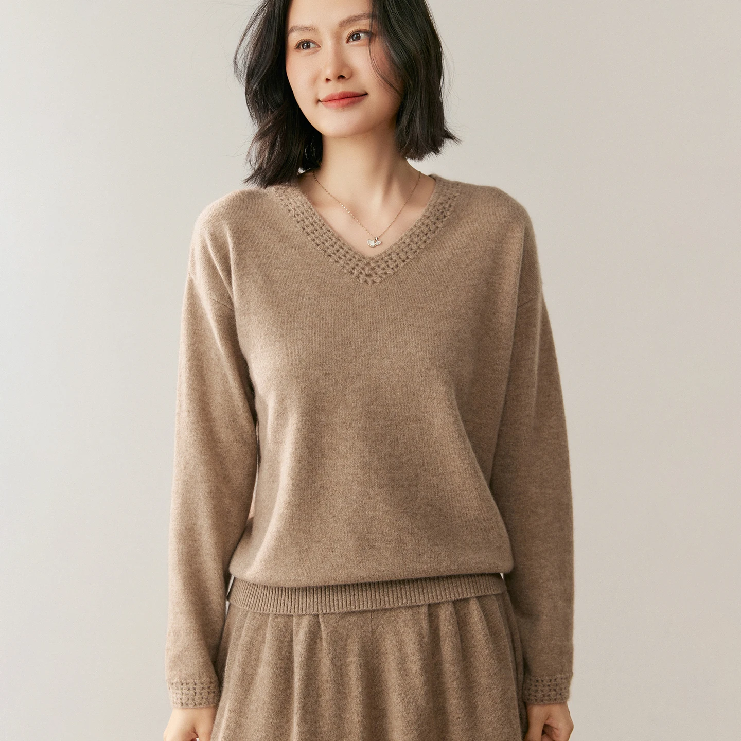Customization Spring And Autumn New 100% Cashmere Sweater Women's V-Neck Crocheted Pullovers Fashion High-Quality Knitwear Loose