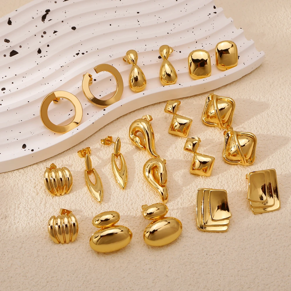 

HONGTONG Gold Plated Banana Shape Stud Earrings For Women Waterproof Fashion Minimalist Jewelry Metal Punk Style Gift For Party