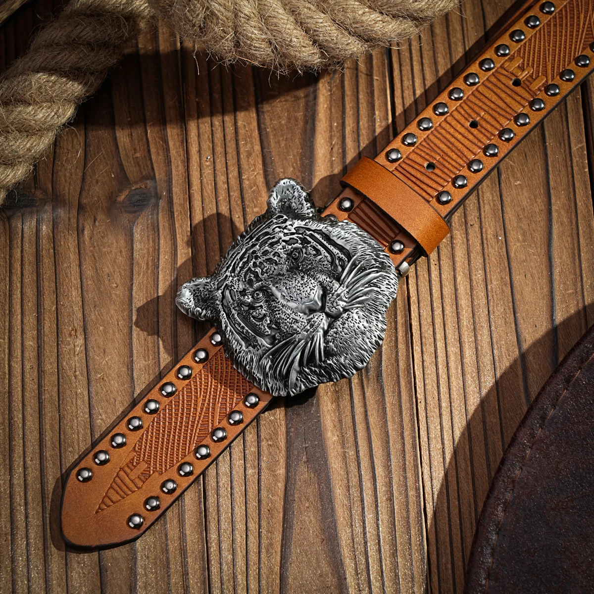 Ein lässiger, individueller und Retro-Gürtel, Kleidungsaccessoire im Western-Stil, Metallschnalle, PU-Gürtel, geeignet für Männer und Frauen. – Detail 8