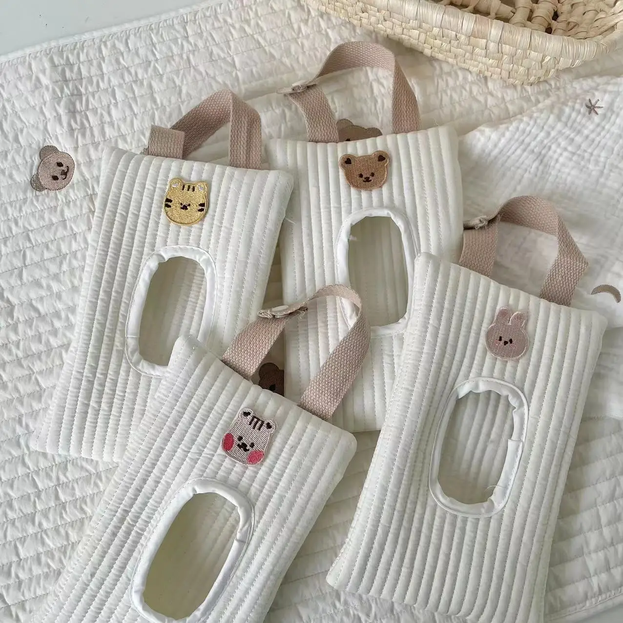 Cute Car Hanging Tissue Box Cotton Baby Wet Wipe Pouch Portable Wipes Holder Case Reusable Baby Stroller Hanging Tissue Bag