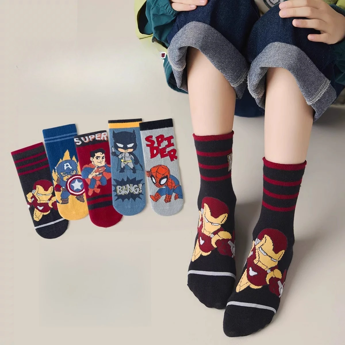 2025 Nuovi calzini primaverili autunnali e invernali di vendita calda Calzini creativi di tendenza dei cartoni animati Calzini divertenti e divertenti in cotone con eroe Spiderman