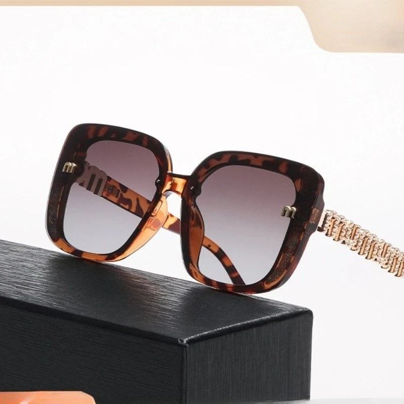 

Новые солнцезащитные очки в черепаховой оправе, женские уличные солнцезащитные очки для фотосессии, модные солнцезащитные очки в стиле ретро UV400, мужские крутые солнцезащитные очки