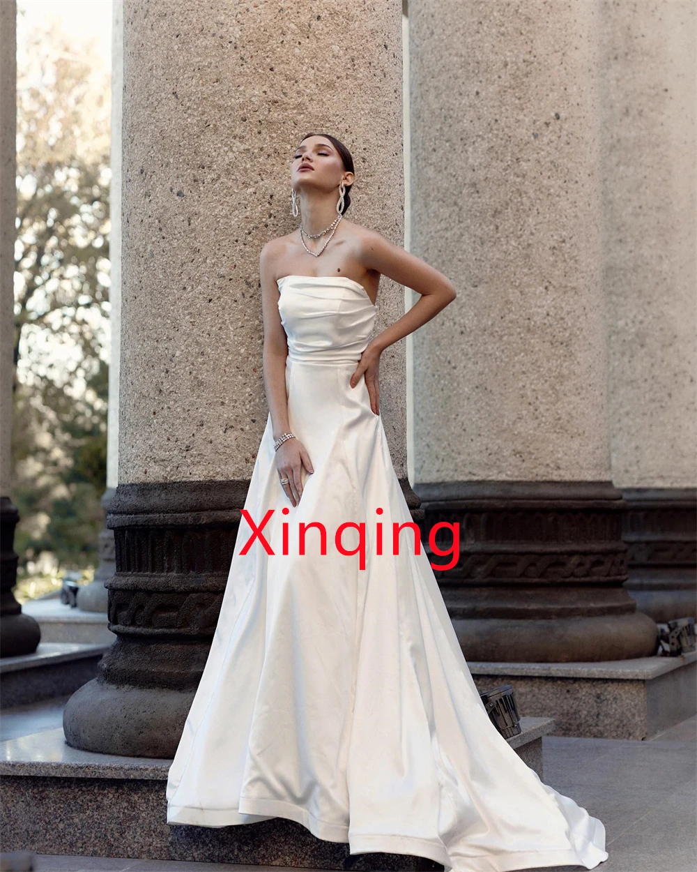 

Customized Simple White Satin Boho Wedding Dresses Modern Strapless Sleeveless Wedding Dress Exquisite Lace Up Back White Gown