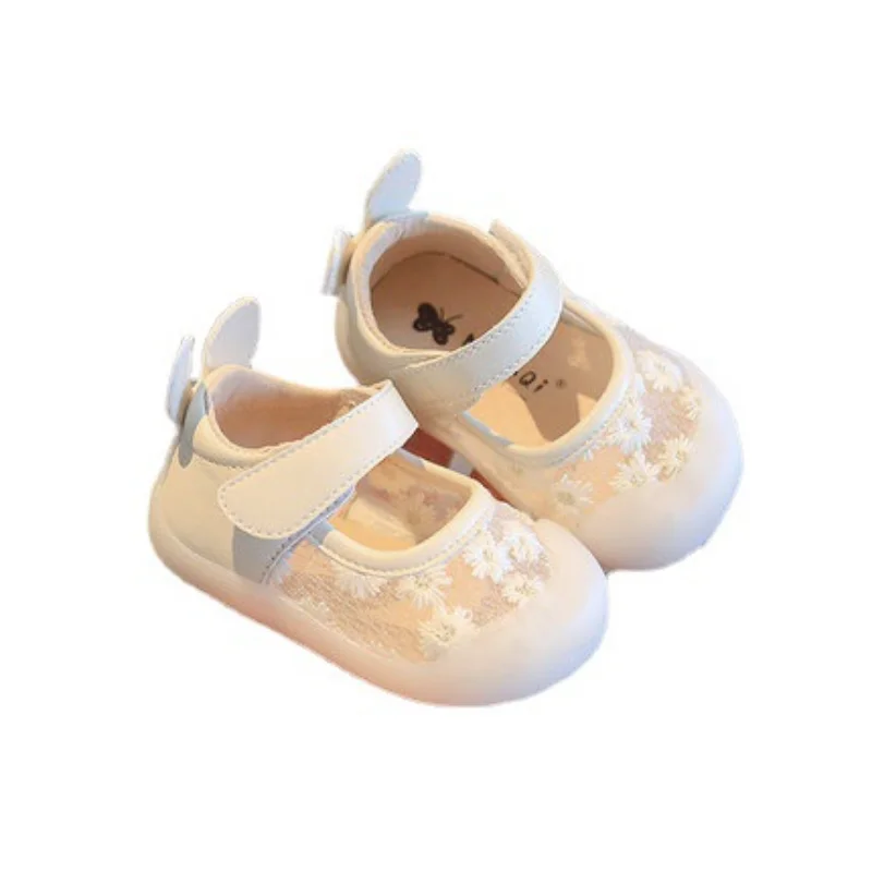 Sandalias planas para bebé y niña, zapatos de princesa de malla con flores, de fondo suave, antideslizantes, para primeros pasos, novedad de verano