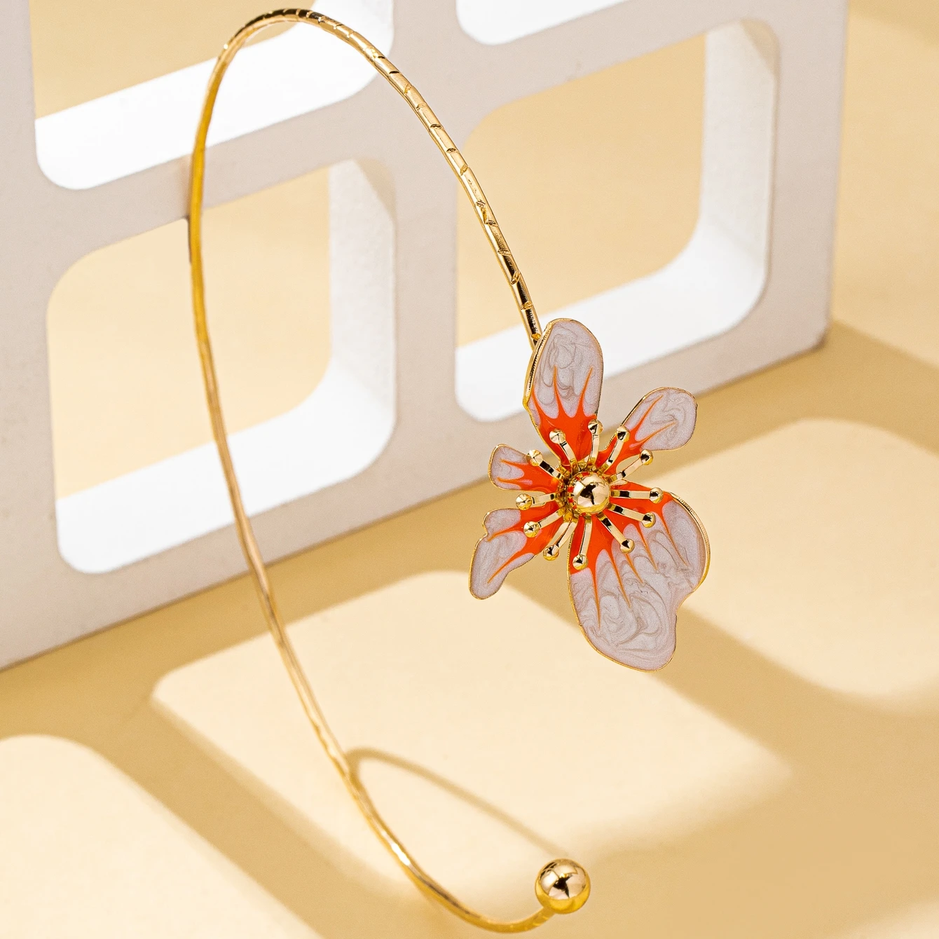 ياقة نسائية، زهرة ملونة بسيطة واحدة، مجوهرات ياقة حلوة ورومانسية، مناسبة للارتداء اليومي والعطلات