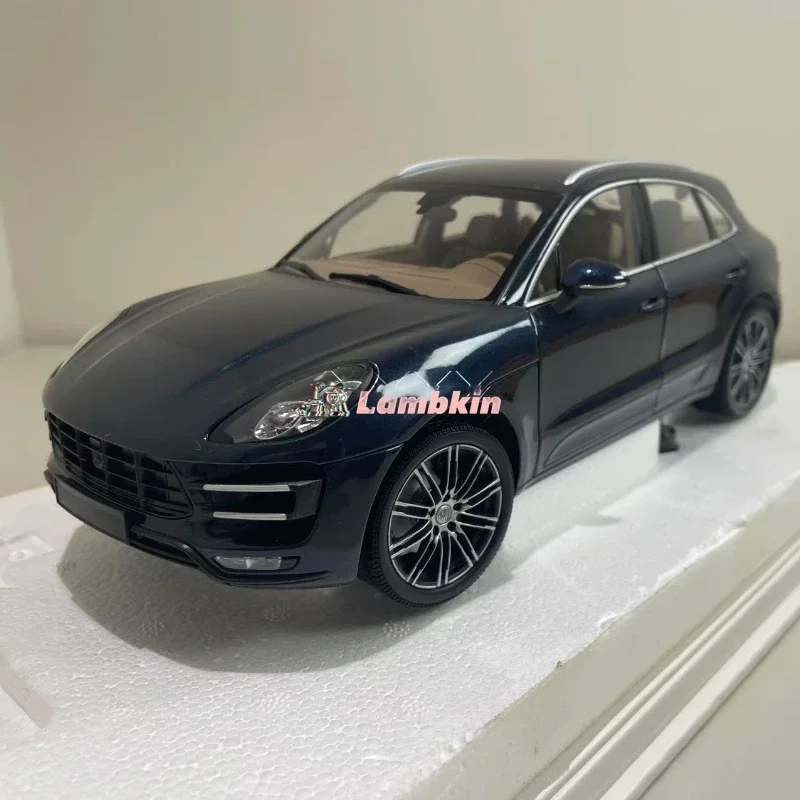 

Minichamps 1:18 MACAN TURBO 2013, темно-синяя классическая коллекционная модель автомобиля из сплава, открывающиеся подарки