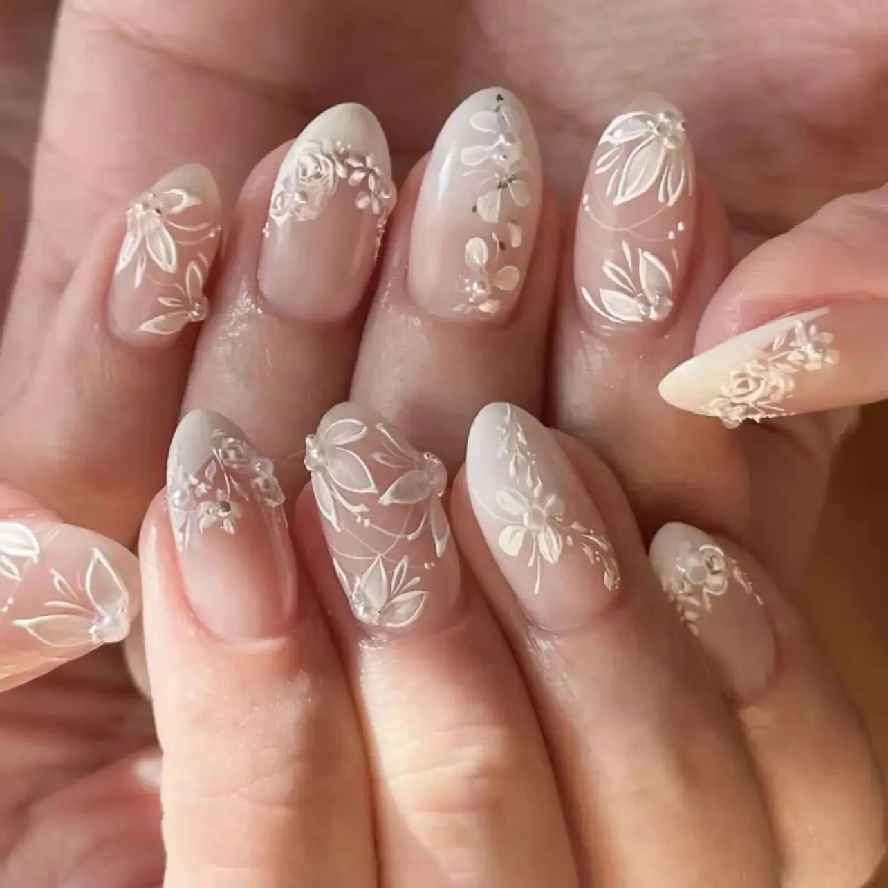 Franse chic witte bloem parel amandel kunstnagels strik steentjes luipaardprint lange puntige nepnagels kunst druk op nagels