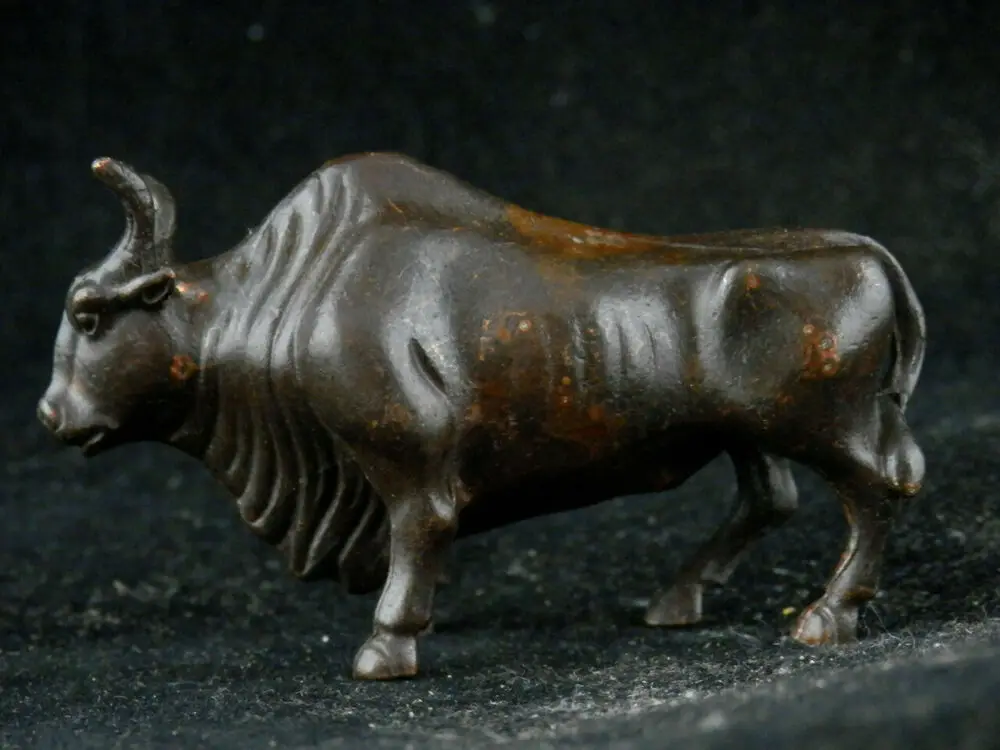 

Excellent Antique Chinese Bronze Hand Made *buffalo* Statue