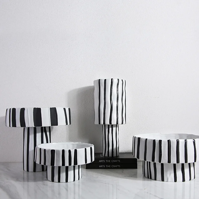 Modern hand-painted black and white lines ceramic vase model room hotel living room entrance handicrafts