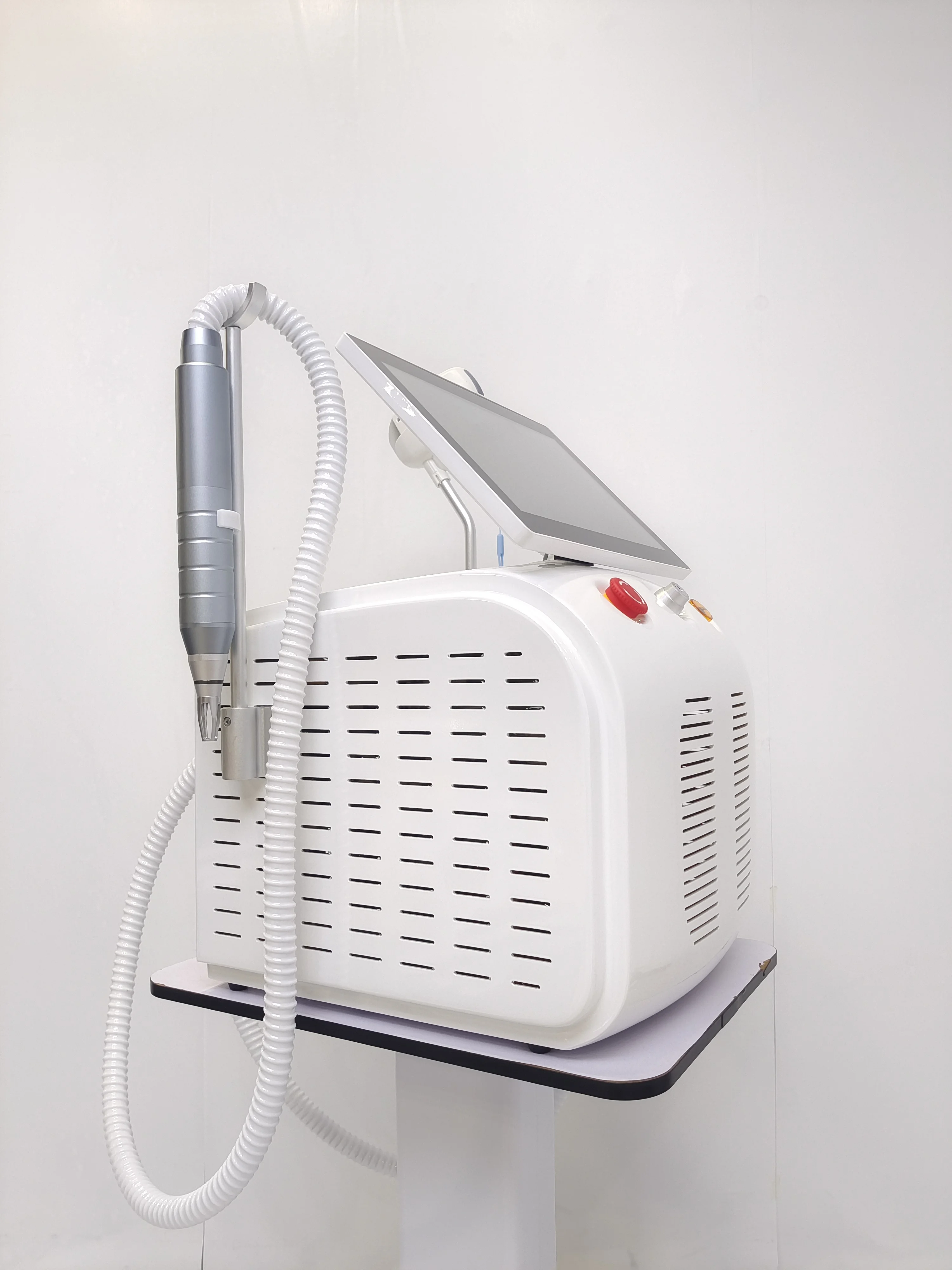 2in1 سوبرانو التيتانيوم الجليد البلاتين ديود 755 808 940 1064nm 4 الطول الموجي الليزر ND: YAG آلة آلة إزالة الشعر غير مؤلم 2024