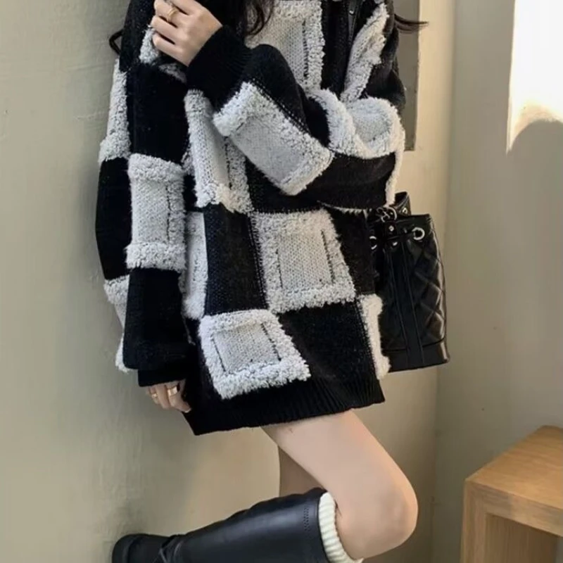 2025 겨울 신상 컬러 블록 체스보드 패턴 두꺼운 레이지 스타일 디자인 여성용 스웨터