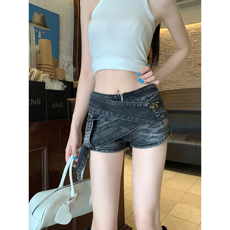 Women New Black Gothic Denim Shorts Streetwear Y2k Mini Pants Harajuku Vintage Jeans Shorts 2000s Oversize Clothes Summer 2024