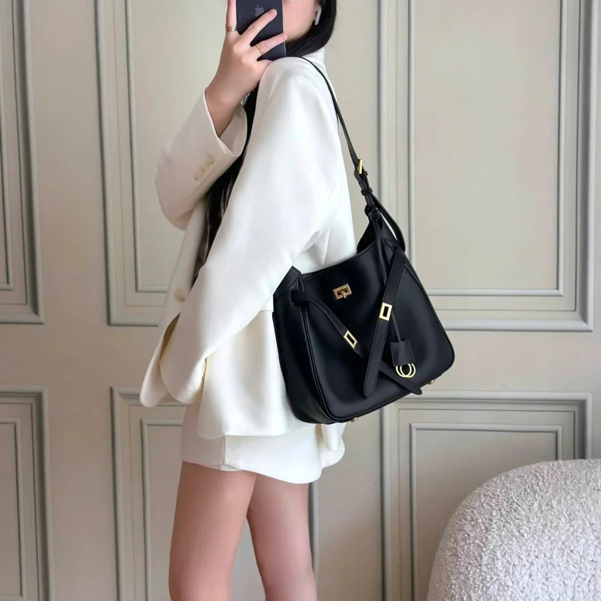 Real Leather Buckle Tote Bags for Women Large Capacity Commuting Bucket Purse Versatile 2024 Luxury Desinger Shoulder Armpit Bag