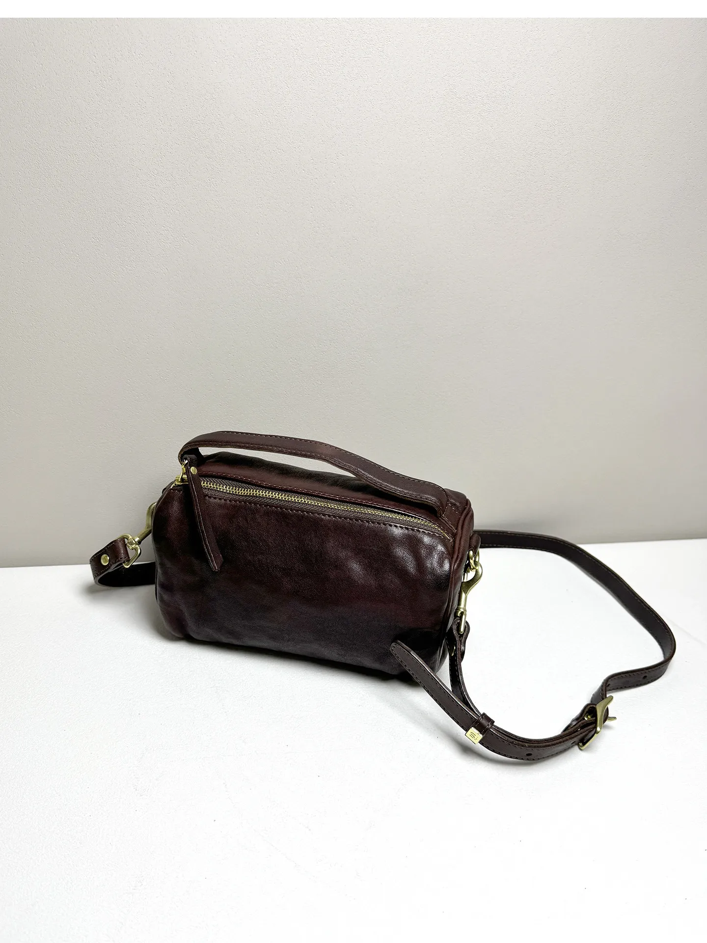 Handgefertigte Damenhandtaschen aus echtem Leder von Modedesignern, für den Alltag, Partys und luxuriöse Anlässe, natürliche Echtleder-Umhängetasche für Damen. – Detail 21