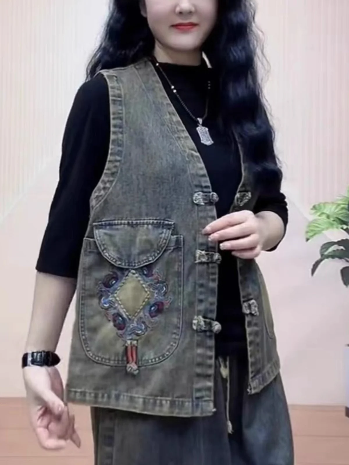 

Faionable Patchwork Denim Vest Women's Casual Sle Coat Vintage Look Spring 2025 New Arrival V-Ne Single Button Closure