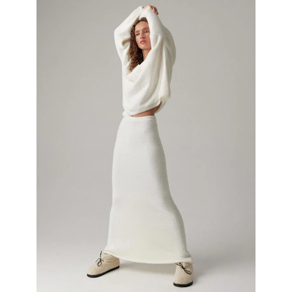 Imitation Mink Sweater Set Women's Autumn and Winter Commuting Simple Knitted V-neck Sweater + Skirt Set Has Unique Fashionable