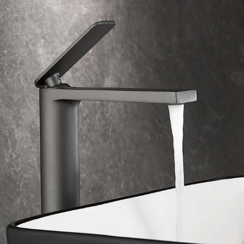 Hot and cold antique copper basin faucet, bathroom, bathroom counter basin, hot and cold splash-proof faucet for household use
