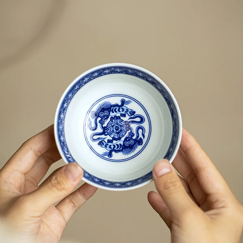Jingdezhen Handmade Blue White Interlocking Lotus Master Tea Cup Large Tasting Cup Ceramic Kung Fu Tea Set Home Office Gift Box