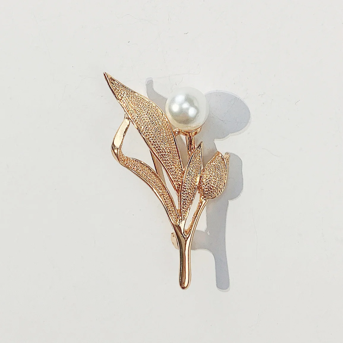 Fashion Brooch Jewelry Clothing Pins Classic GoldenBrooches Boutique Retro Pearls Flower Design Safety Pin Jacket Decoration