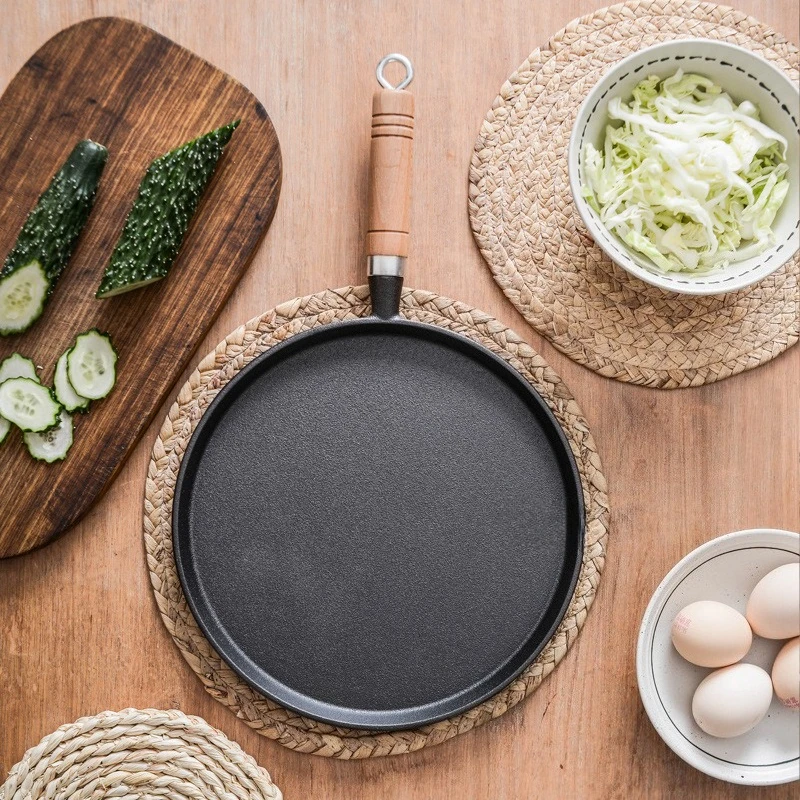 Thickened Cast Iron Flat Bottomed Pan Non-Stick Pancake Cooking Pot Home Use Wood Handle for Stuffed Pancakes And Handheld