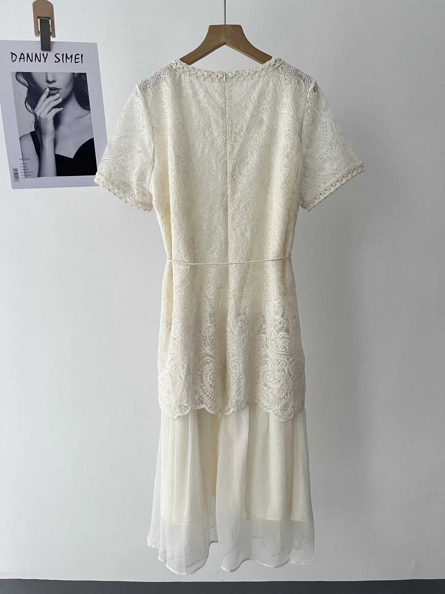 Elegancka sukienka damska letnia z koronką w stylu francuskim, imitacja dwuczęściowej, podkreślająca talię, 51c-1082