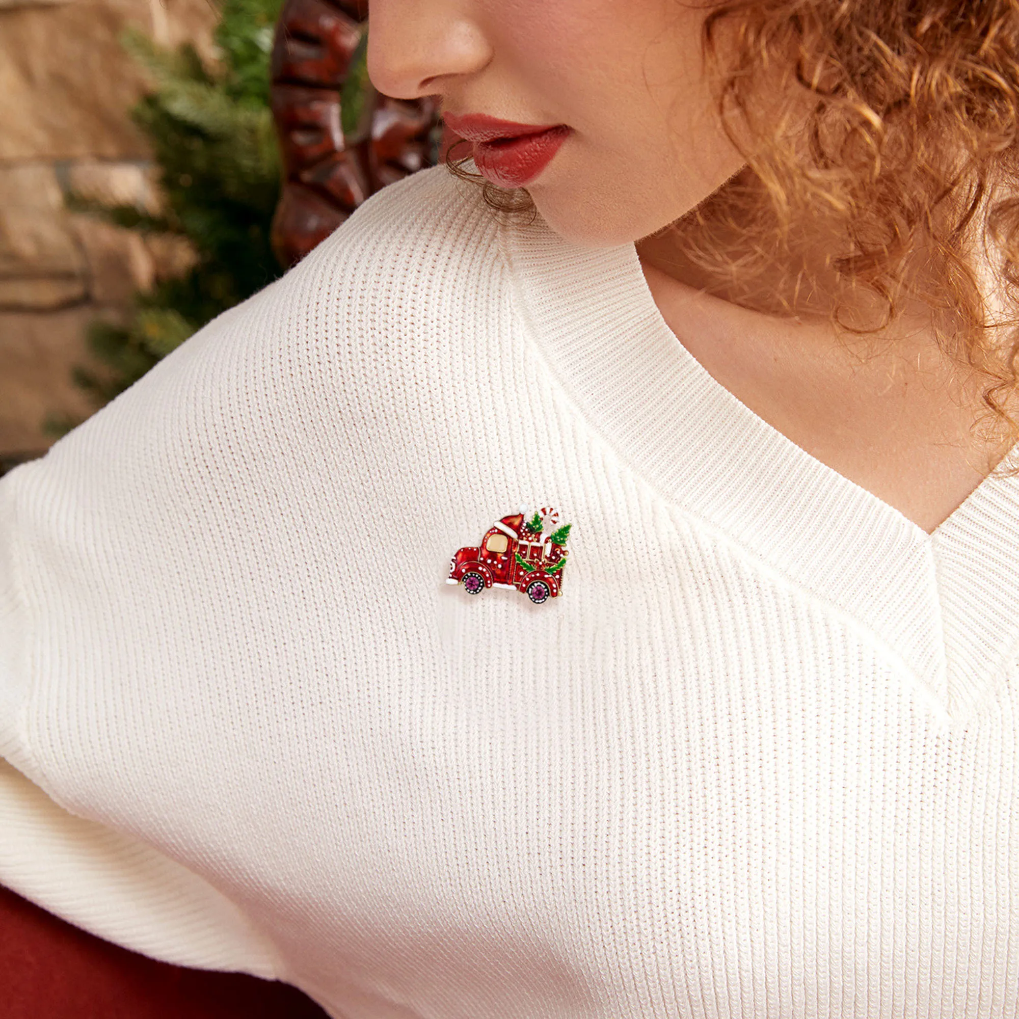 Classic hollow out caged bird Brooches for Women Unisex Wear Creativity Metals animals Pins Badges Casual Party Banquets Friends