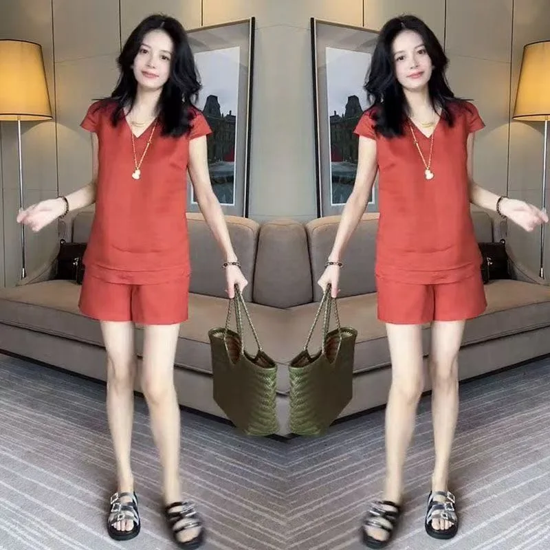 

Fashionable V-Neck Top And Casual Shorts Two-Piece Set plus Size Women's Clothing Commute Style Artistic Edition Regular Fit