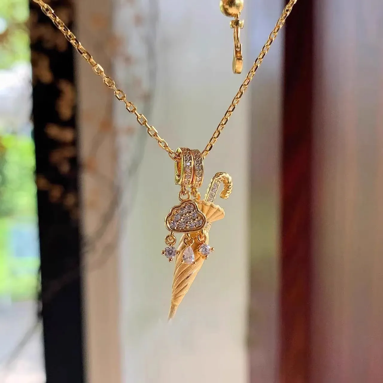 

Creative diamonds inlay tassel cloud umbrella pendant necklace light luxury exquisite light luxury collar chain wedding jewelry