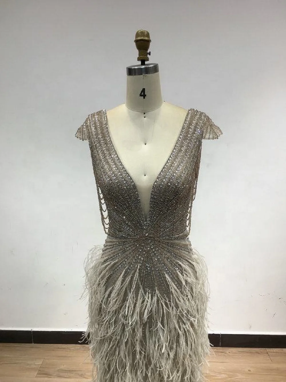 Luxury Deep V Neck Feather Bead Evening Dresses Tassel Floor Length Sleeveless Crystal Mermaid Evening Dresses For Women