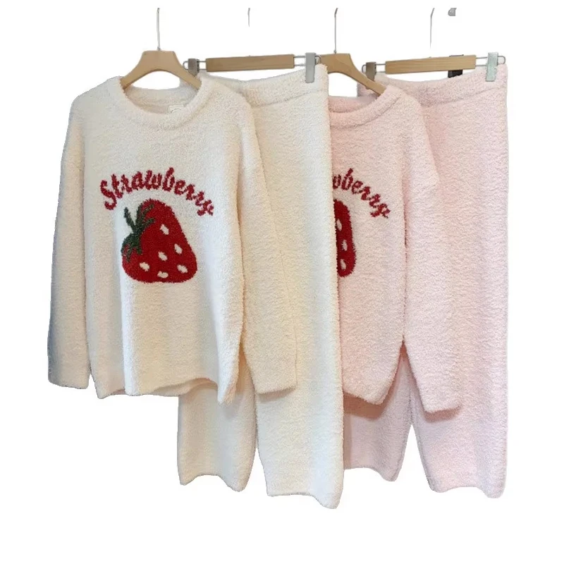 ملابس نوم نصف صوف بالفراولة للنساء في الخريف/الشتاء فضفاضة وصوف دافئة حلوة ولطيفة طقم مكون من قطعتين ملابس نوم