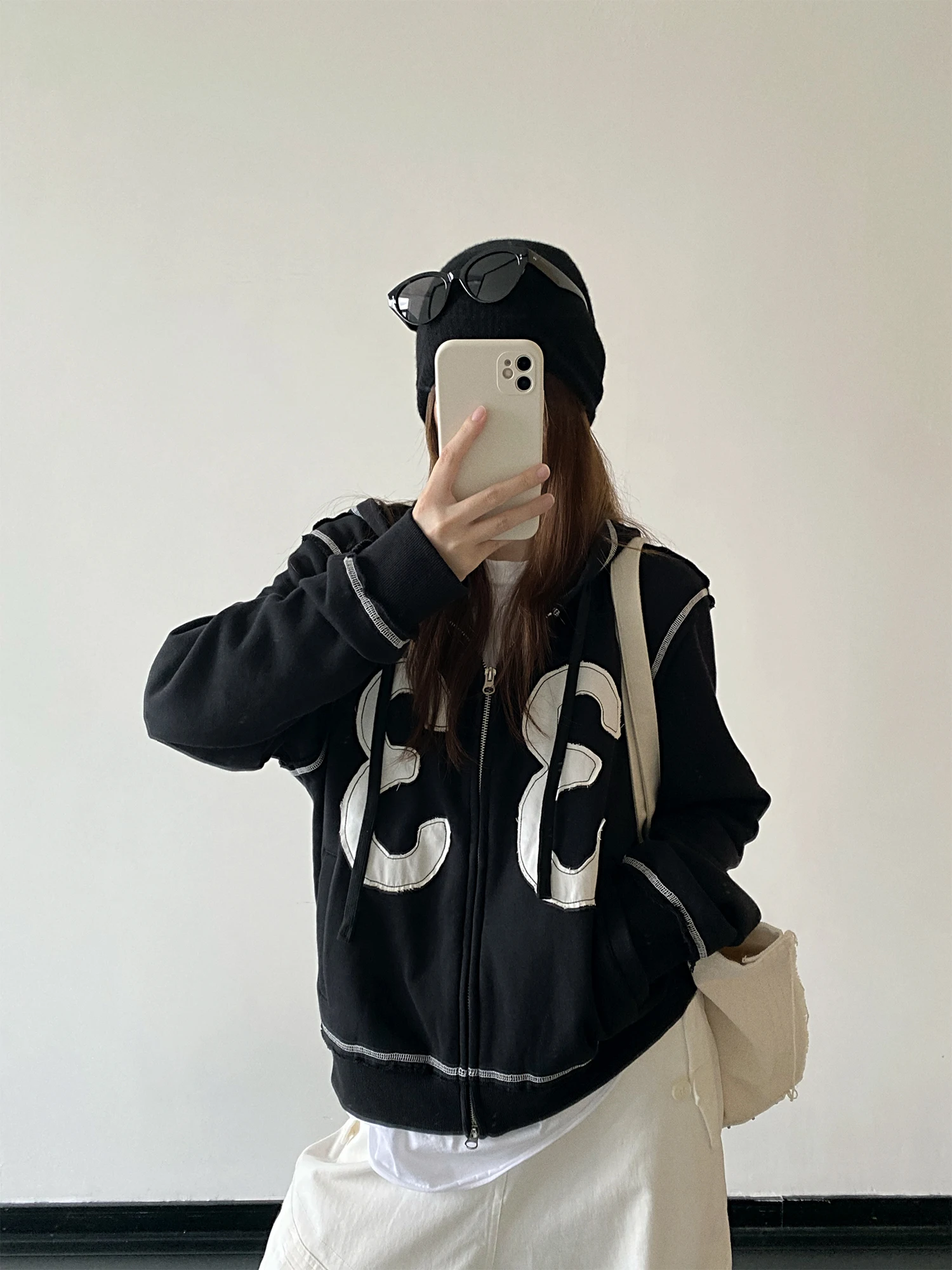 SunYeo Long Sleeve Hoodie Jacket Loose Fit Zipper Closure Patchwork Embroidered Letter Casual Style Black Short Coat