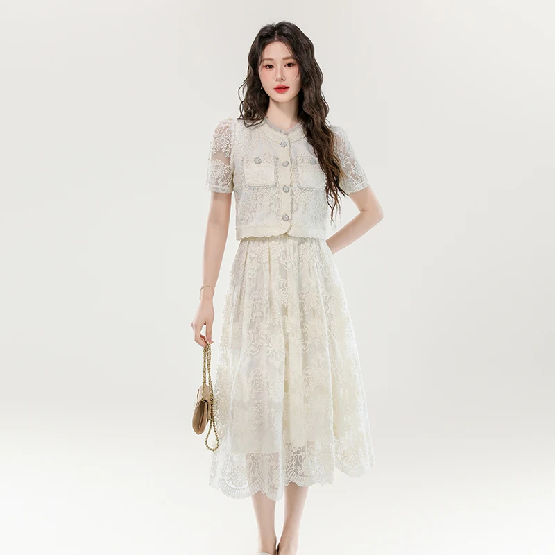 ชุดเซ็ตสองชิ้นลายดอกไม้ละลายน้ำ คอลเลคชั่นใหม่รับซัมเมอร์ ดีไซน์หรูหรา คุณภาพเยี่ยม กระดุมทรงกลม 13 แถว แบบติดกระดุมด้านหน้า...