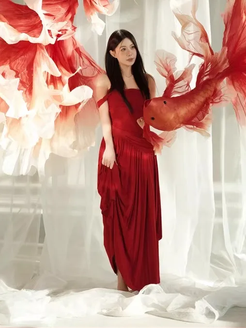 

Красная одежда в стиле Тер Др Кой Фи: Новогодняя тематика, ретро-фотосъемка, китайский портрет, художественная фотография, традиционная этническая одежда