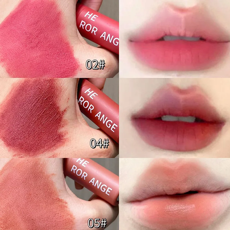 Herorange sei vorsichtig, bewegende Lippen glasur Samt matte Oberfläche zeigt weiße Haut Studenten ohne Make-up und Nische Lippenstift Ton