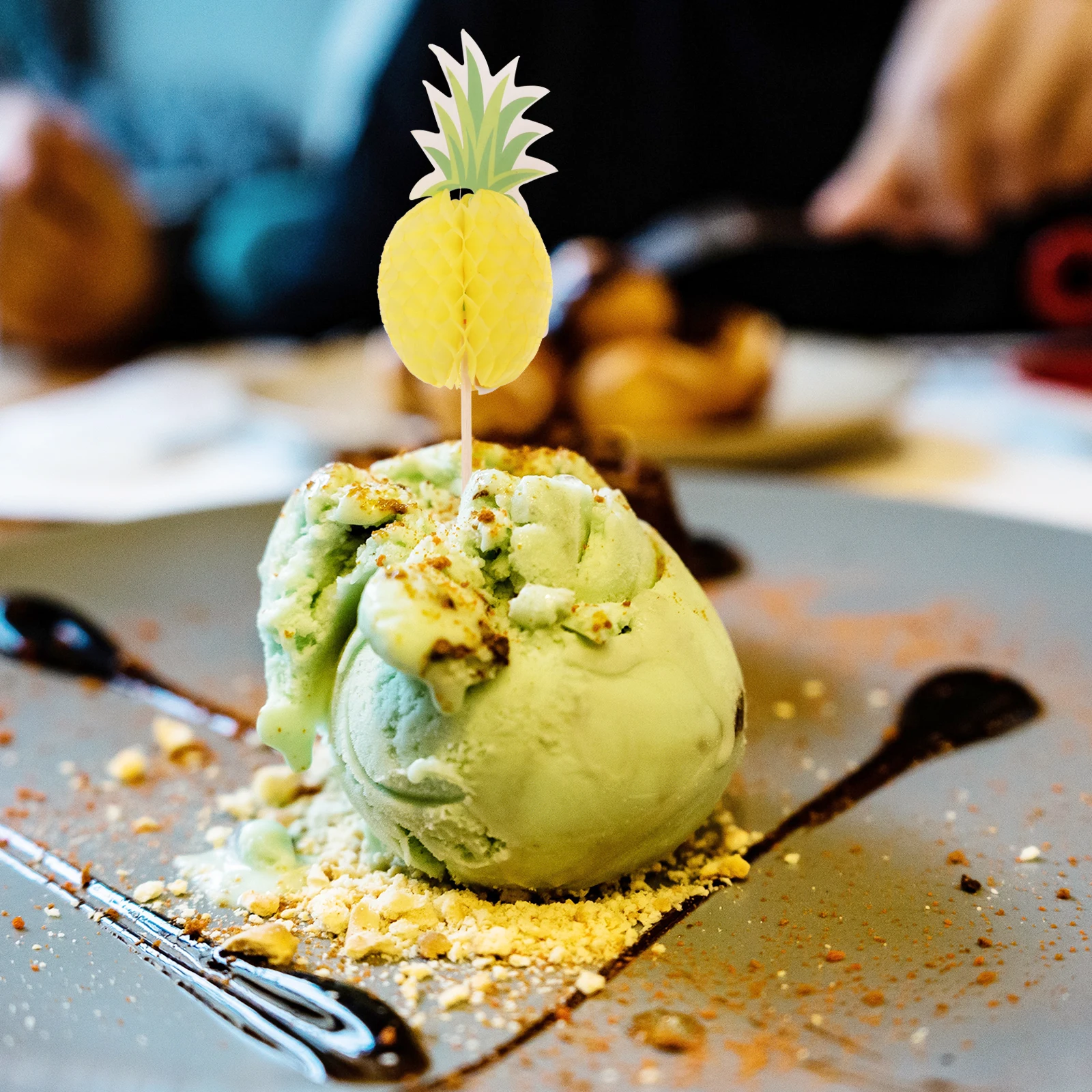 

100pcs Colorful Cocktail Picks Pineapple Drink Picks Decorative Paper Cake Toppers Exquisite Parasols For Beverages Parties