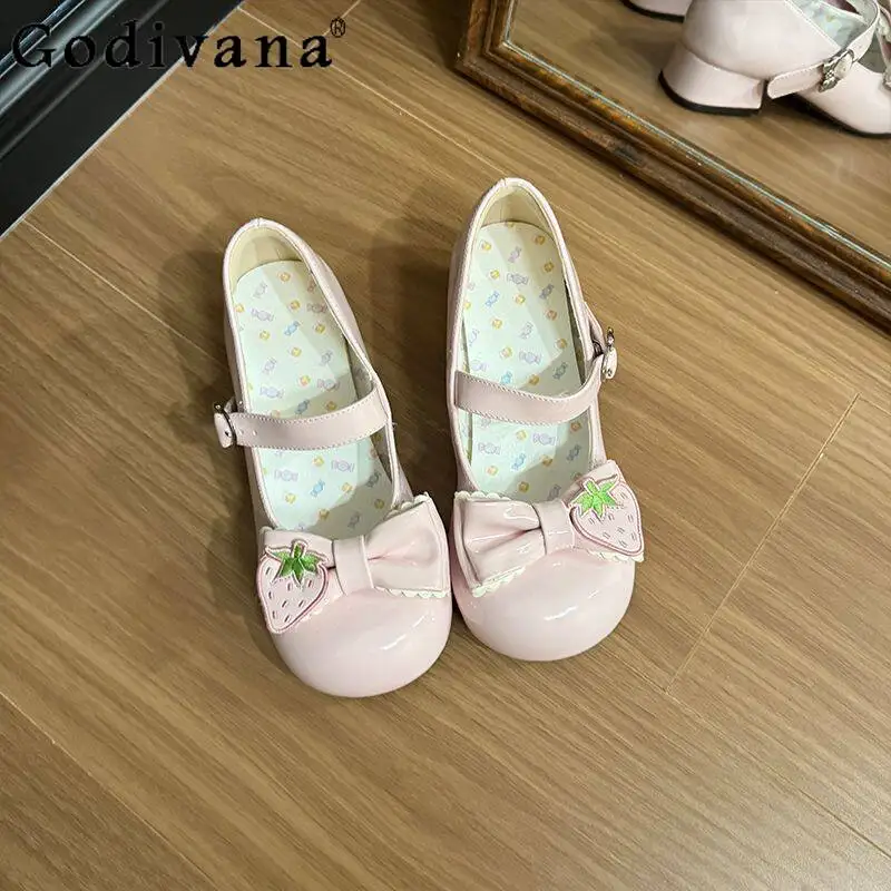 

Оригинальные японские туфли Лолита розового цвета с клубничным принтом для девочек, милые туфли Мэри Джейн с круглым носком, летние новые туфли на среднем каблуке