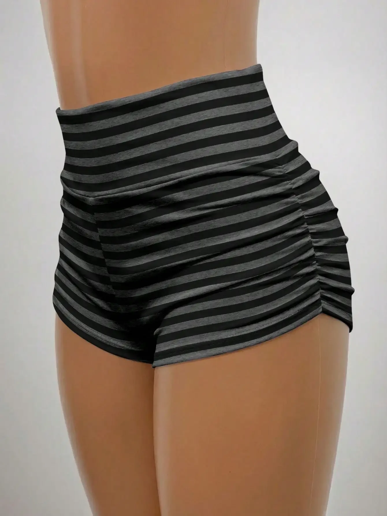 

EZwear Women's Black And White Striped Retro Cycling Shorts,Summer -Lifting Waist-Cinching Gym Athleisure Sports Shorts For Yoga,Fitness,Y2K Casual Style