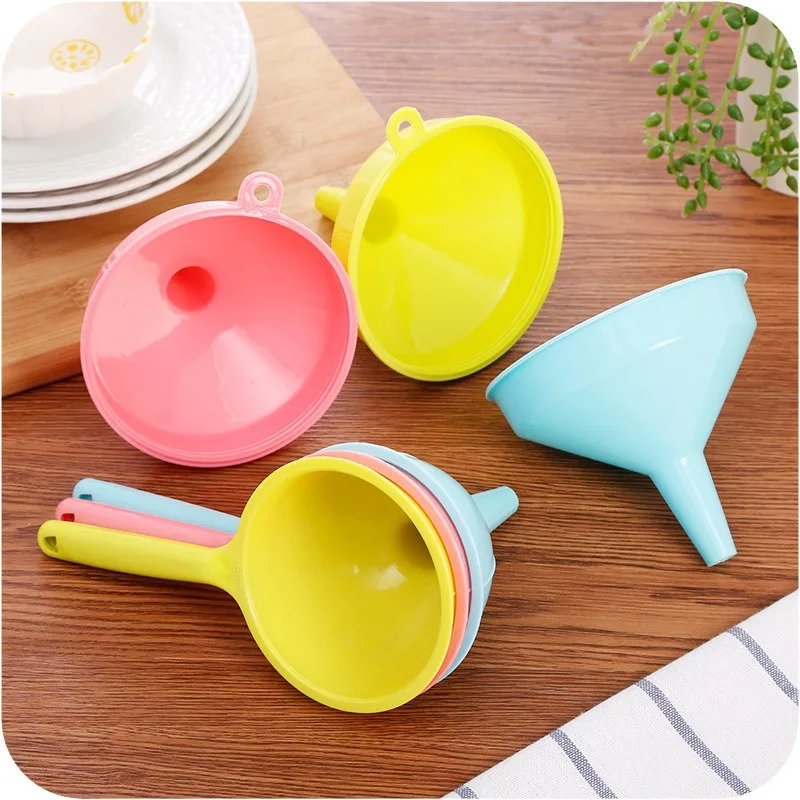 Plastic Long Handle Large Diameter Funnel Household Kitchen Wine Pot Small Funnel Oil Pot Liquid Dispensing Tools