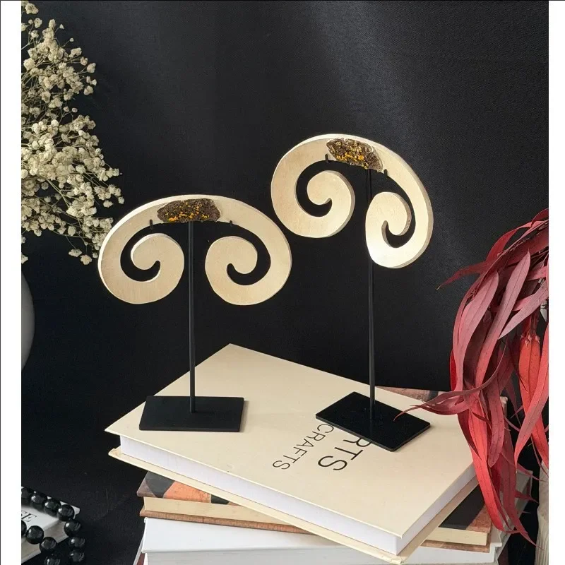 Vintage Medieval Shell Resin Carving Art Figurine Niche Home Decor Bookshelf Ornament for Study Room Tabletop Display Model