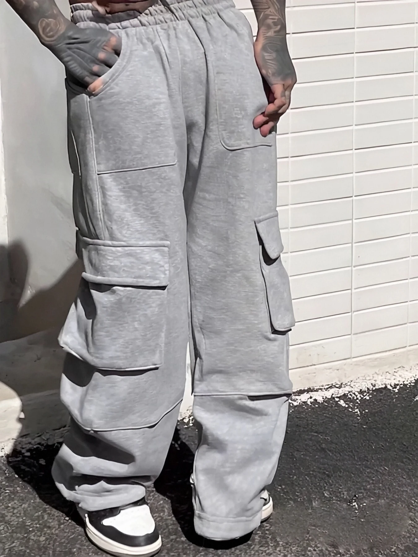 Autumn and Winter Men's Large Size Cargo Pants, Stereo Flap Pocket Pants Design, Stylish, Versatile, Casual, Fashionable, Sports Pants, Waist Drawstring, Adjustable, Suitable for Outdoor Sports, Leisure and Versatile Straight Pants