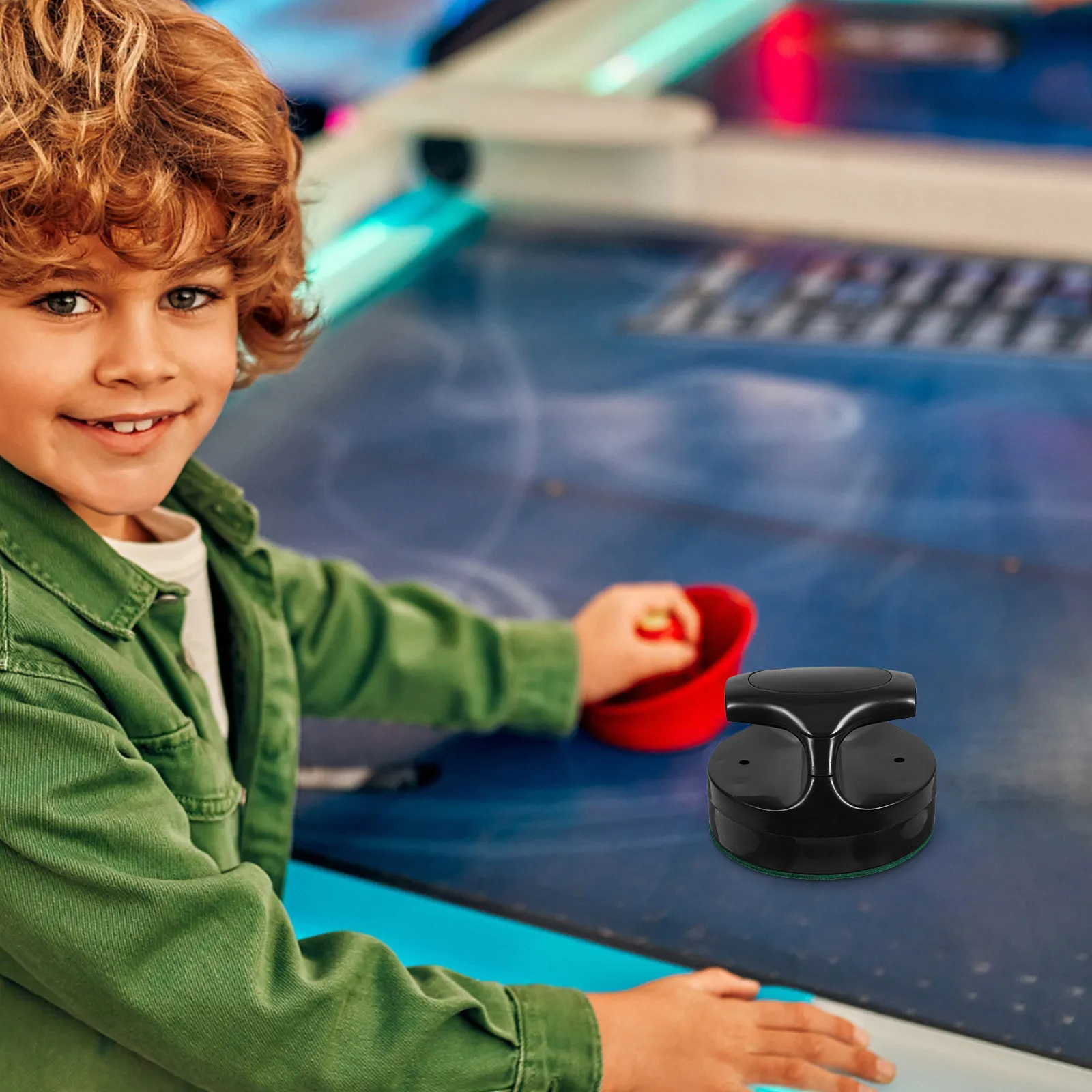 

Набор для мини-хоккея на столе: шайбы и клюшки, сменные аксессуары, мягкие защитные тканевые накладки для скольжения