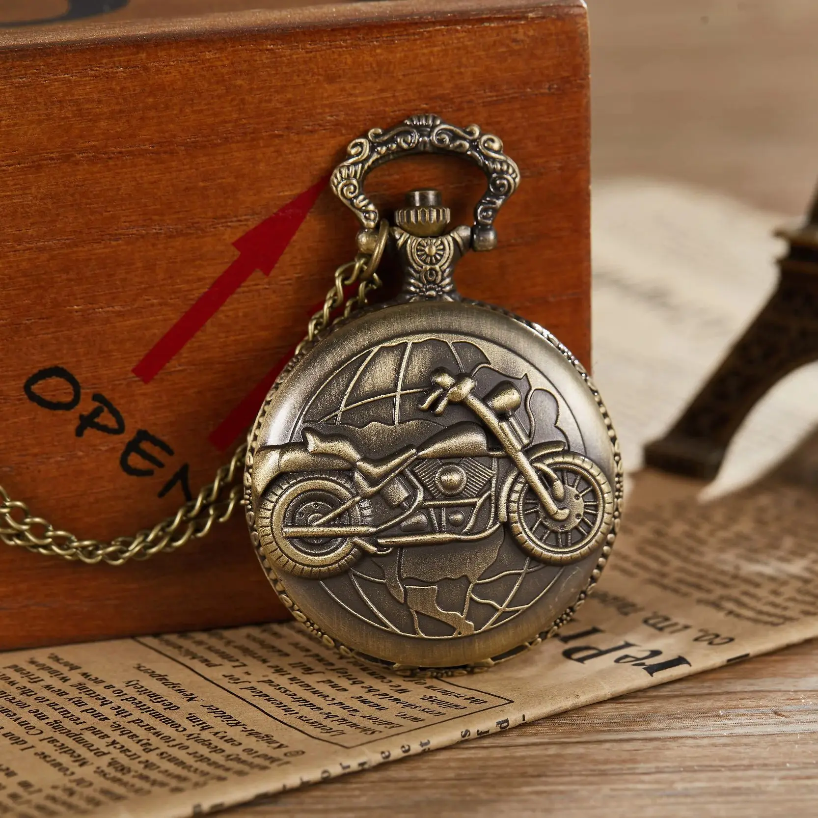 Retro Lightweight Classic Nostalgic Edition With Chain Clock Bronze Carving Appearance Unique Gift Quartz Pocket Watch