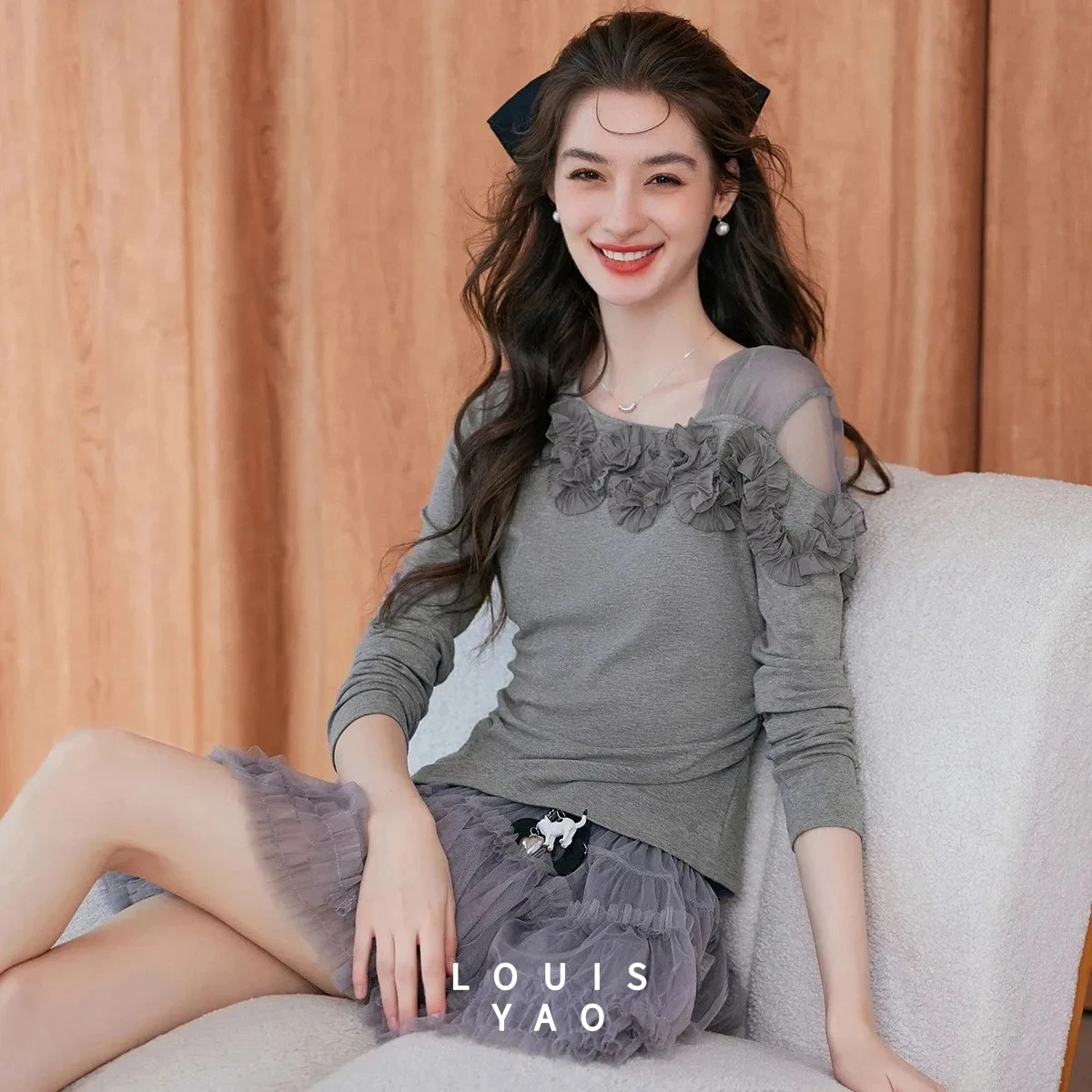 

LOUISYAO Splicing Flower Decoration Women's T-shirt 2025 Autumn Top Micro Elastic Asymmetric Collar Slimming Knitted Shirt